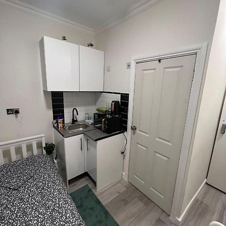 Lovely Apartment Close To Acton Central Station London Exterior photo