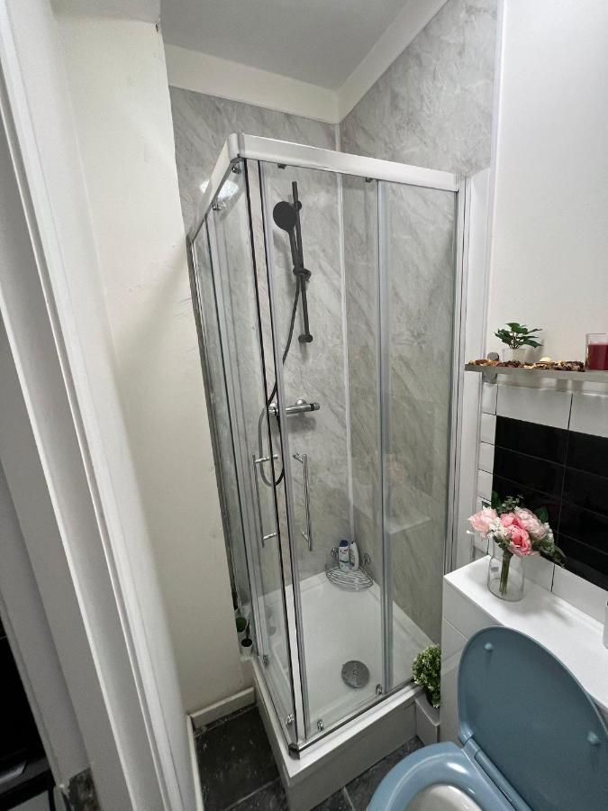 Lovely Apartment Close To Acton Central Station London Exterior photo